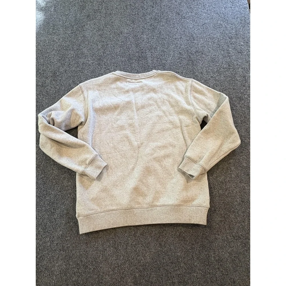 Makia Sweater Mens Medium Embroidered Fly Fishing Crewneck‎ Pullover Helsinki